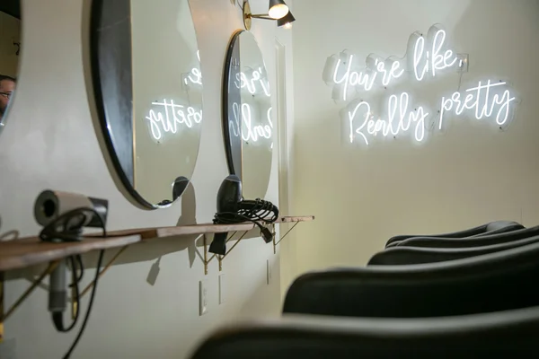 Salon neon ambiance and modern lighting
